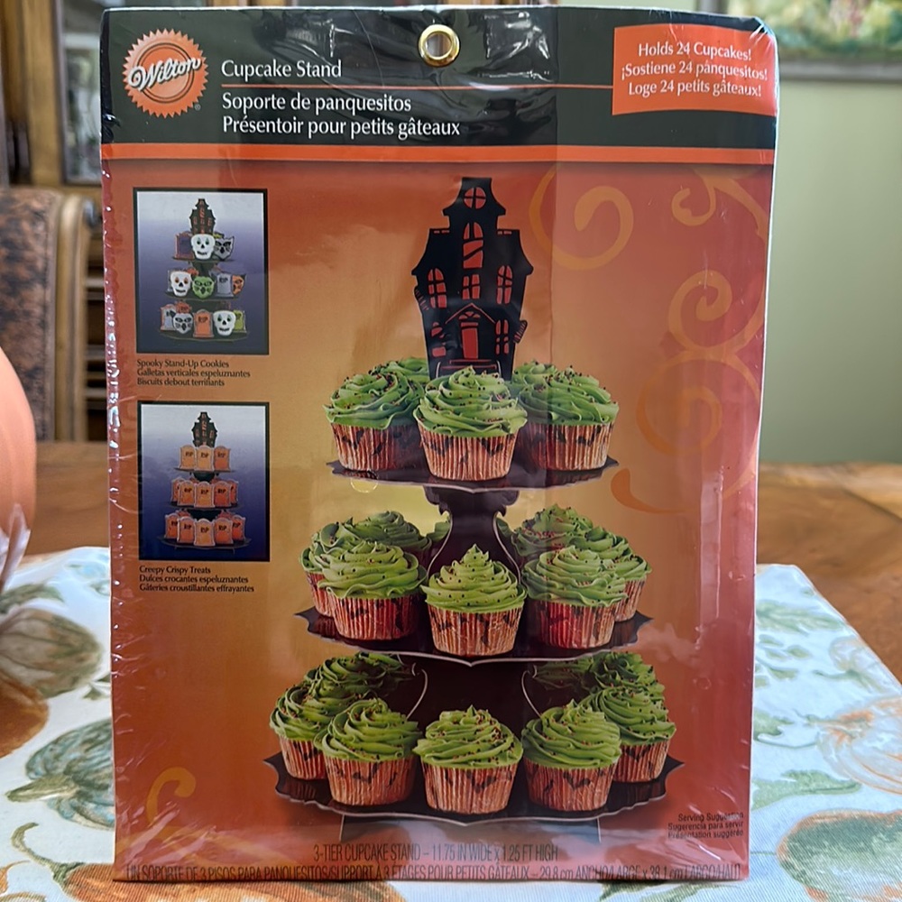 Wilto Haunted House Cupcake Stand🧁 NIP!